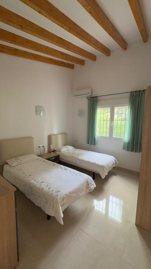 Twin room with wardrobe Twin room with wardrobe