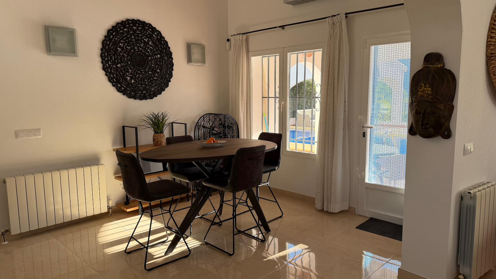 Dining room with direct terrace access. Dining room with direct terrace access.